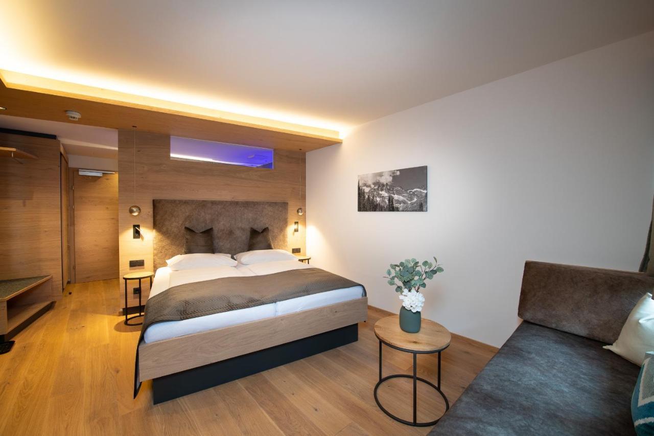 Hotel Alpina เราริส ภายนอก รูปภาพ