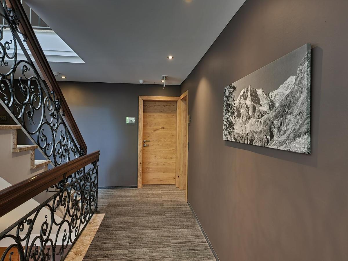 Hotel Alpina เราริส ภายนอก รูปภาพ