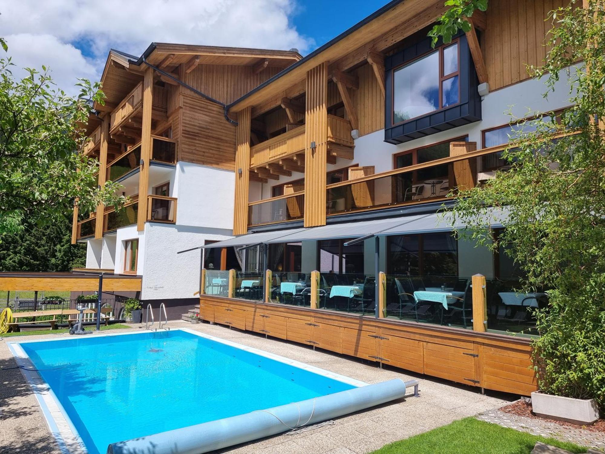 Hotel Alpina เราริส ภายนอก รูปภาพ