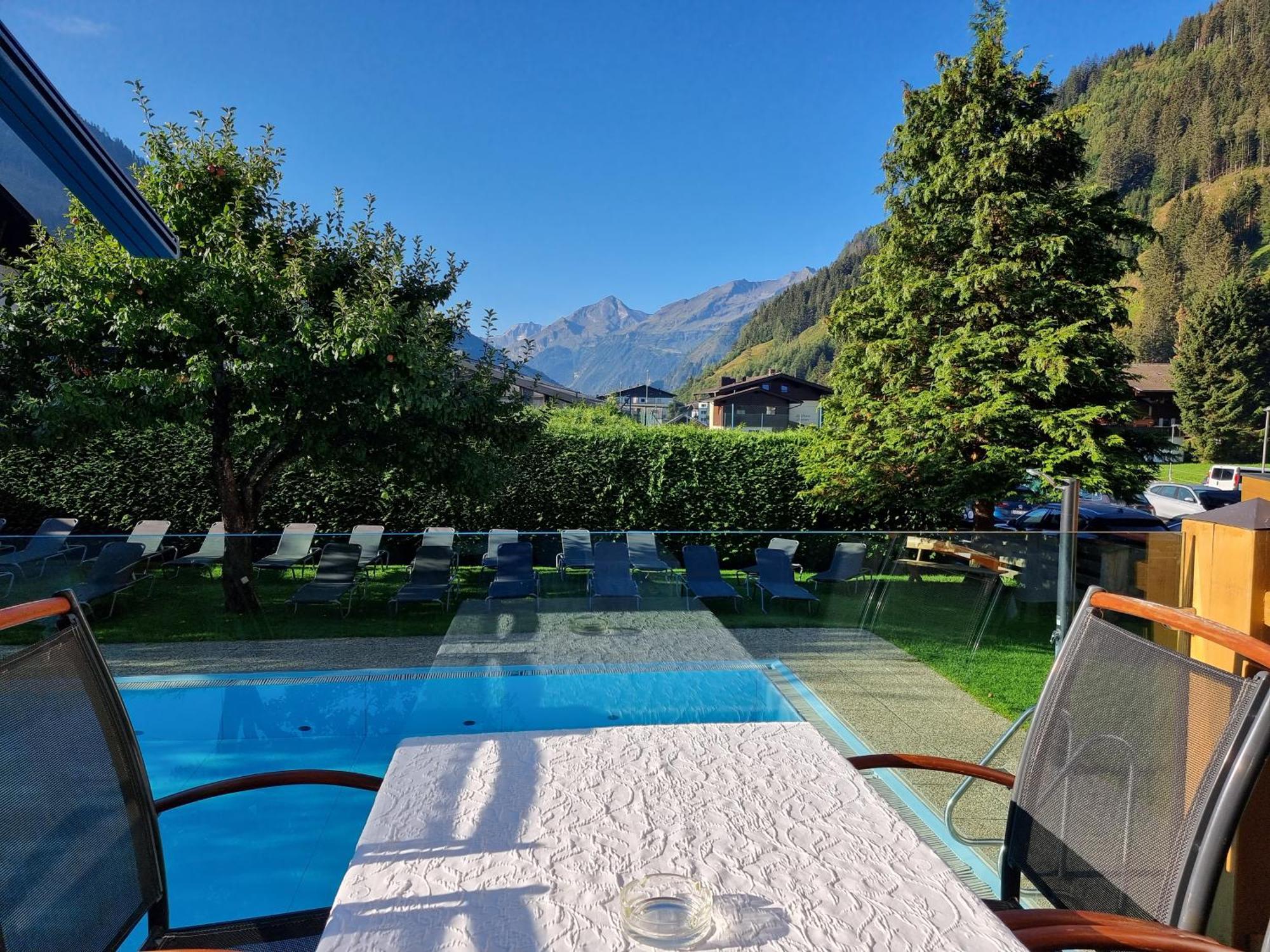 Hotel Alpina เราริส ภายนอก รูปภาพ