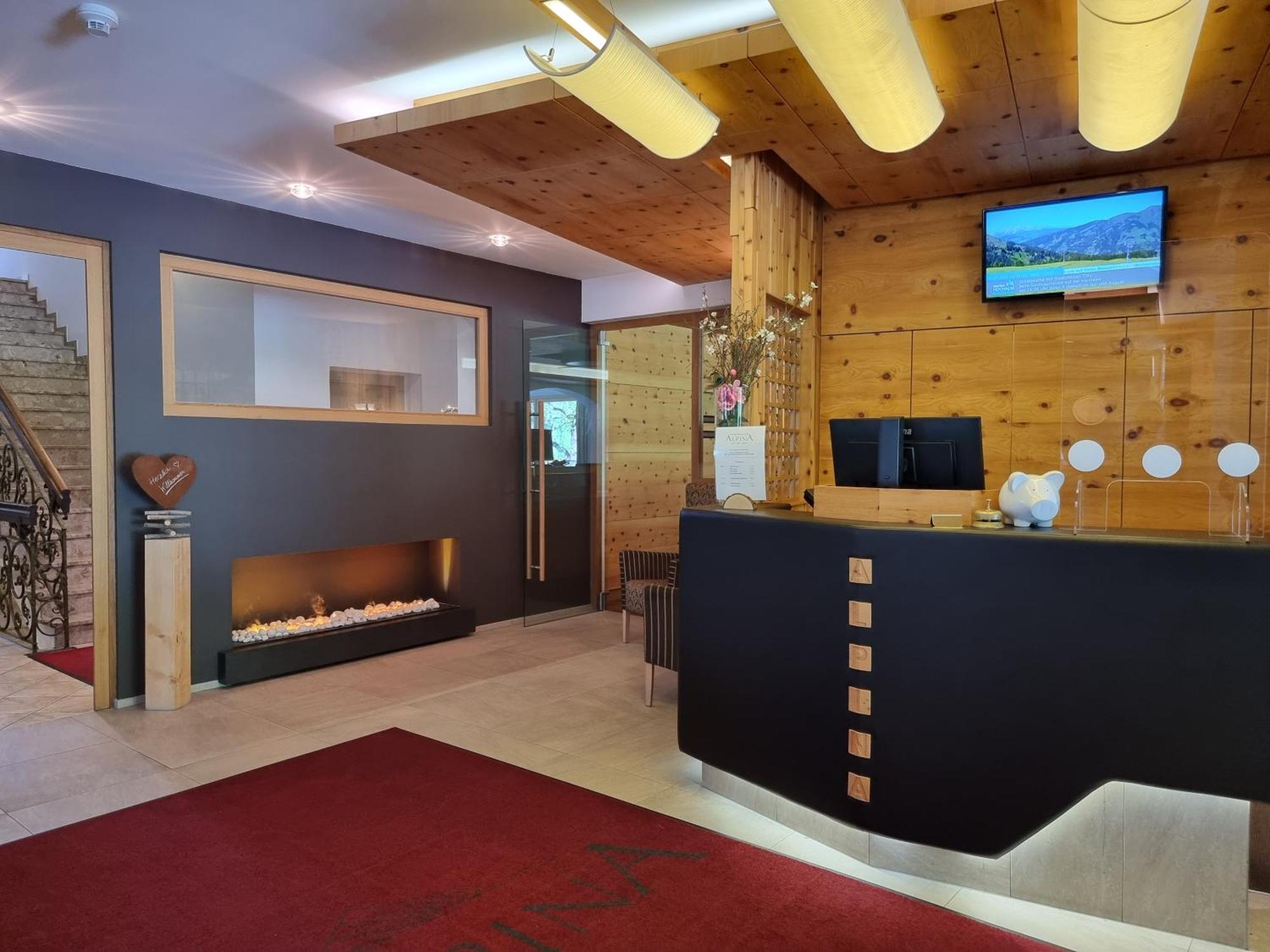 Hotel Alpina เราริส ภายนอก รูปภาพ