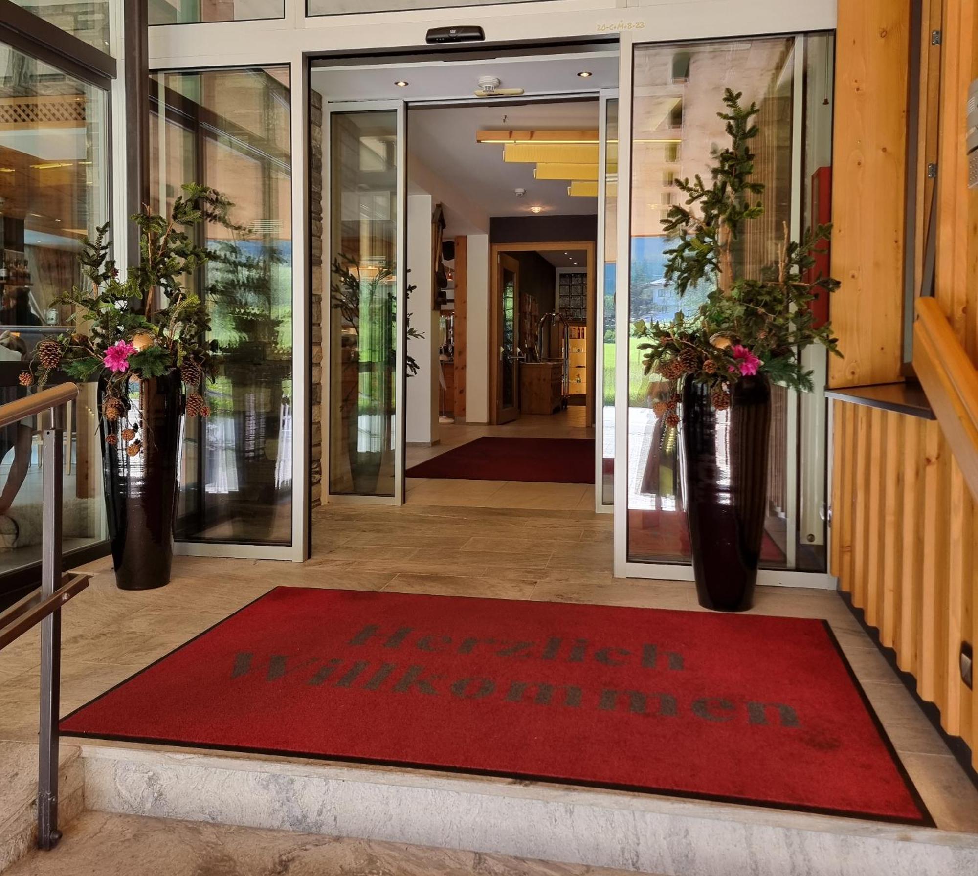 Hotel Alpina เราริส ภายนอก รูปภาพ