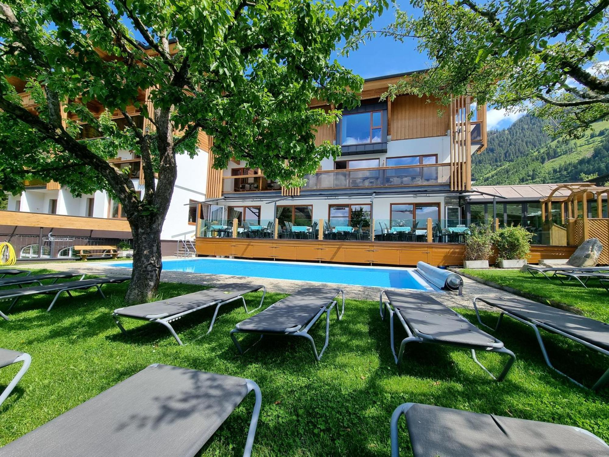 Hotel Alpina เราริส ภายนอก รูปภาพ