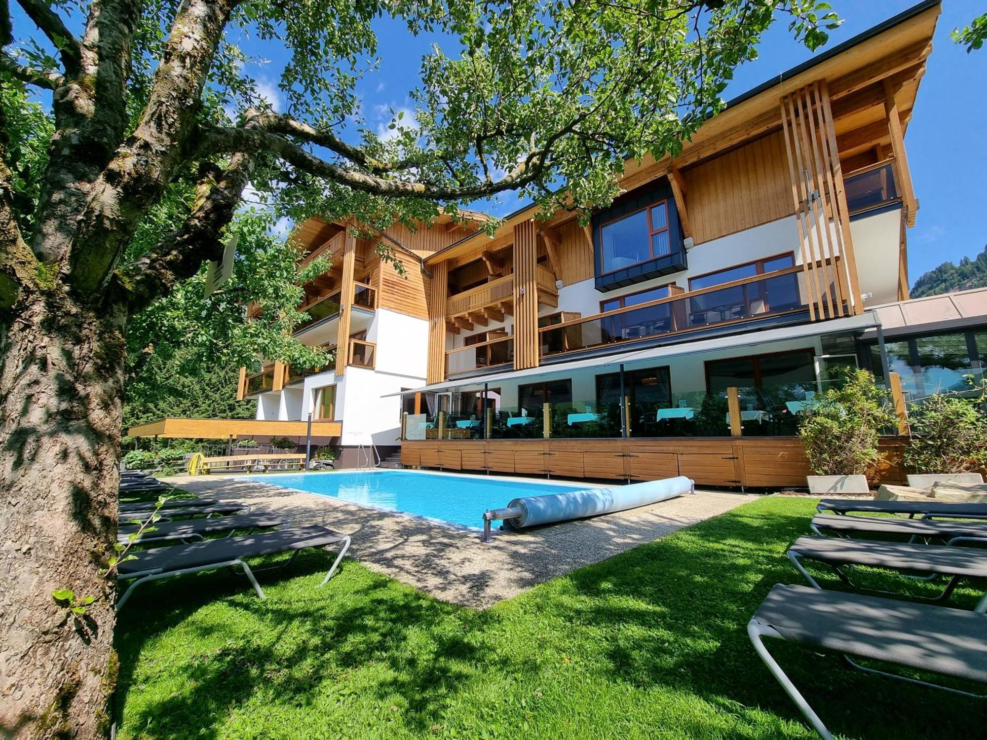 Hotel Alpina เราริส ภายนอก รูปภาพ