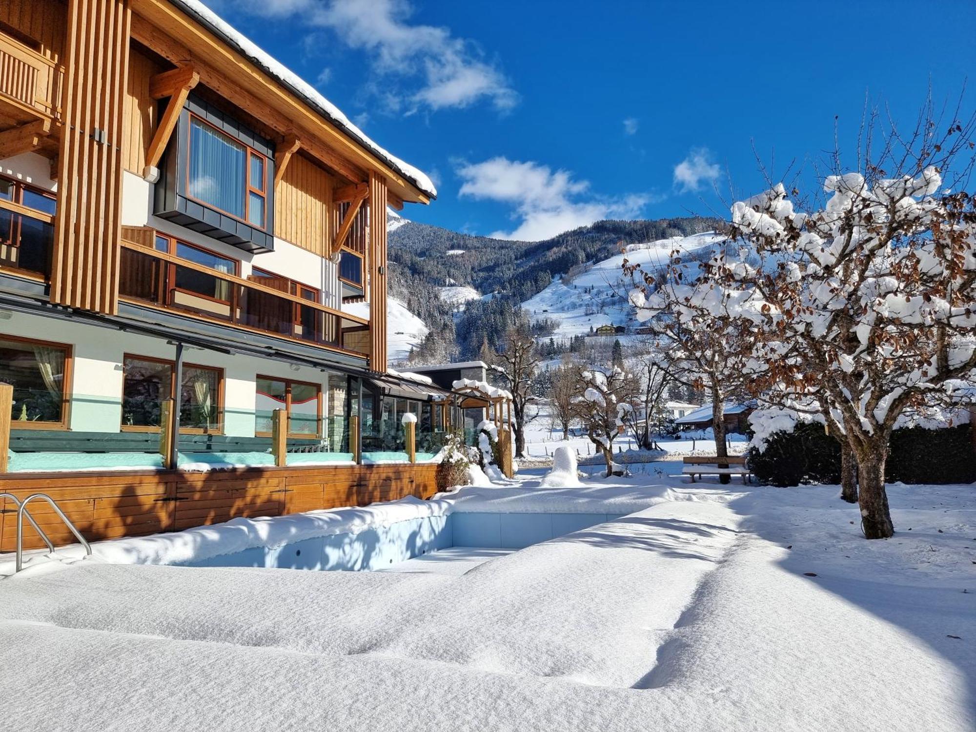 Hotel Alpina เราริส ภายนอก รูปภาพ
