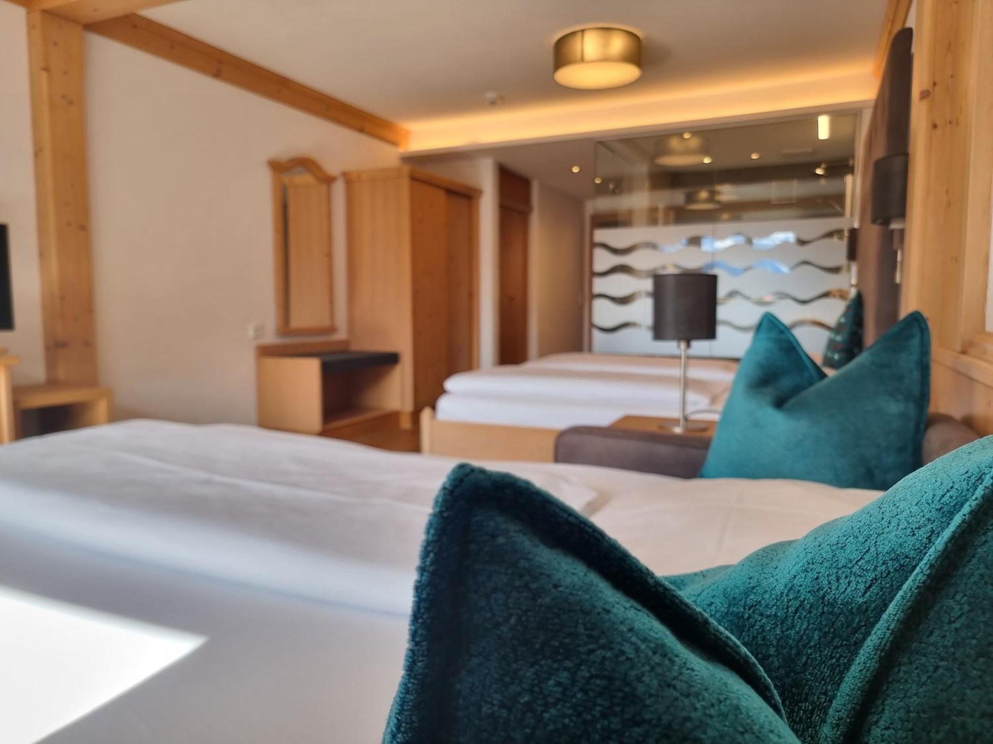 Hotel Alpina เราริส ภายนอก รูปภาพ