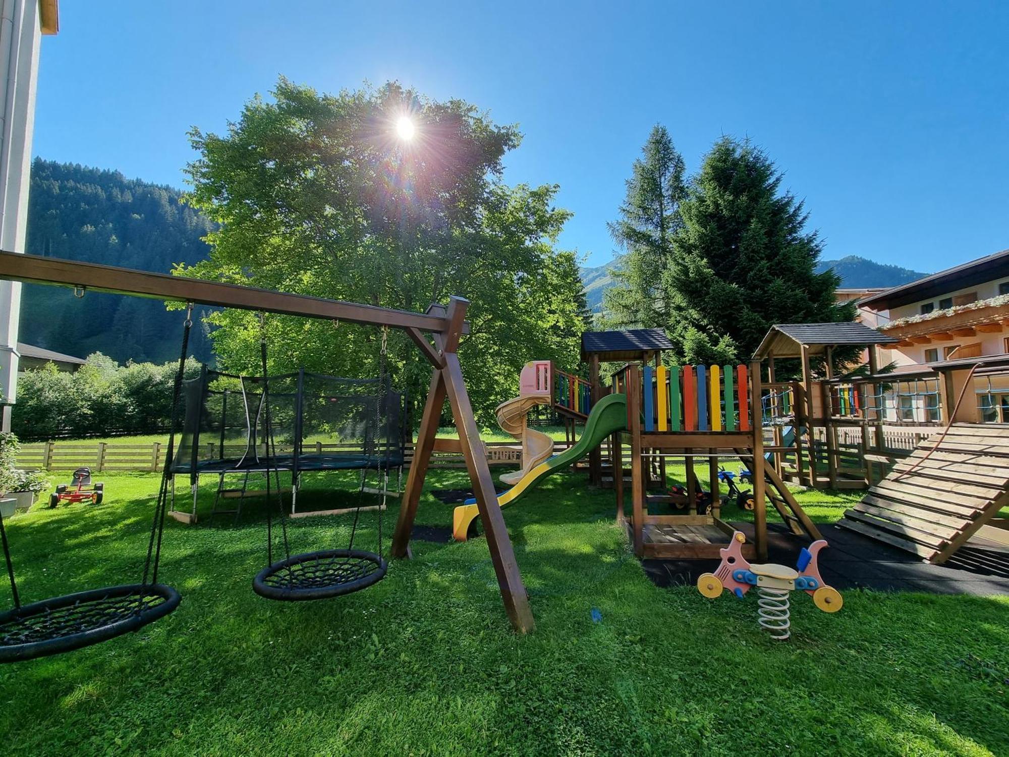 Hotel Alpina เราริส ภายนอก รูปภาพ