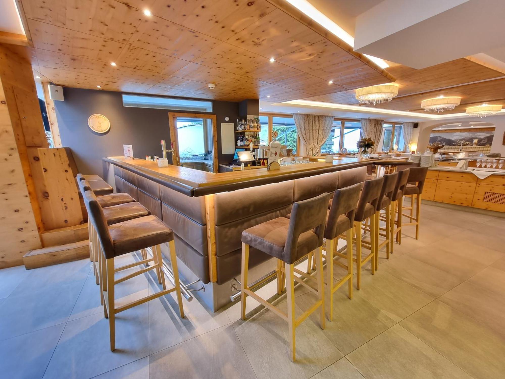 Hotel Alpina เราริส ภายนอก รูปภาพ