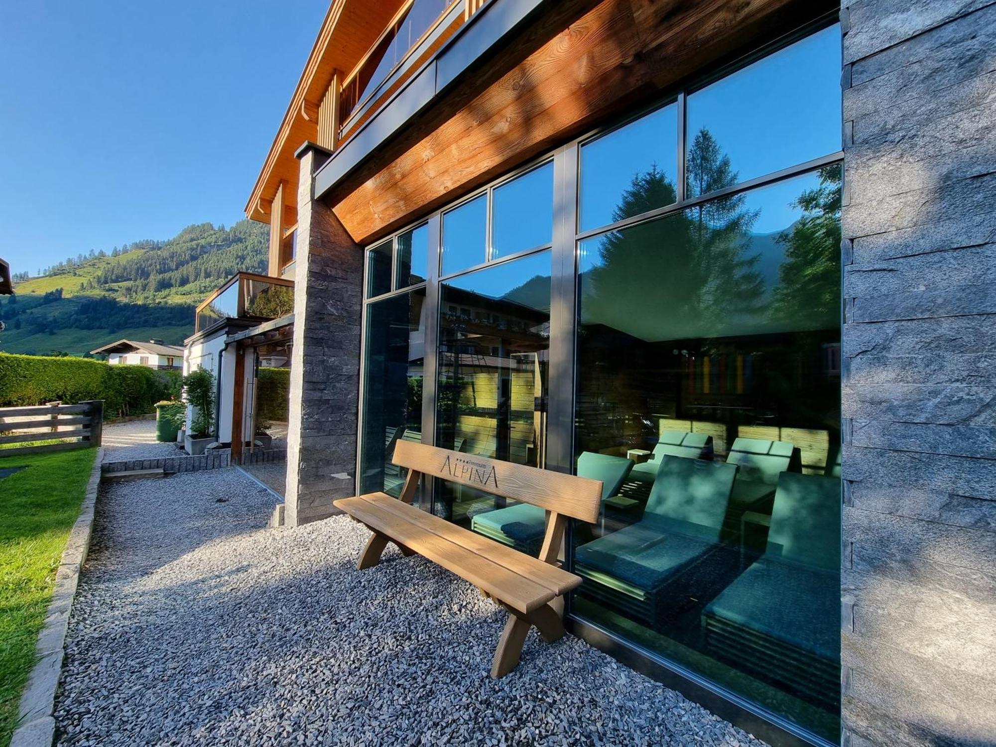 Hotel Alpina เราริส ภายนอก รูปภาพ