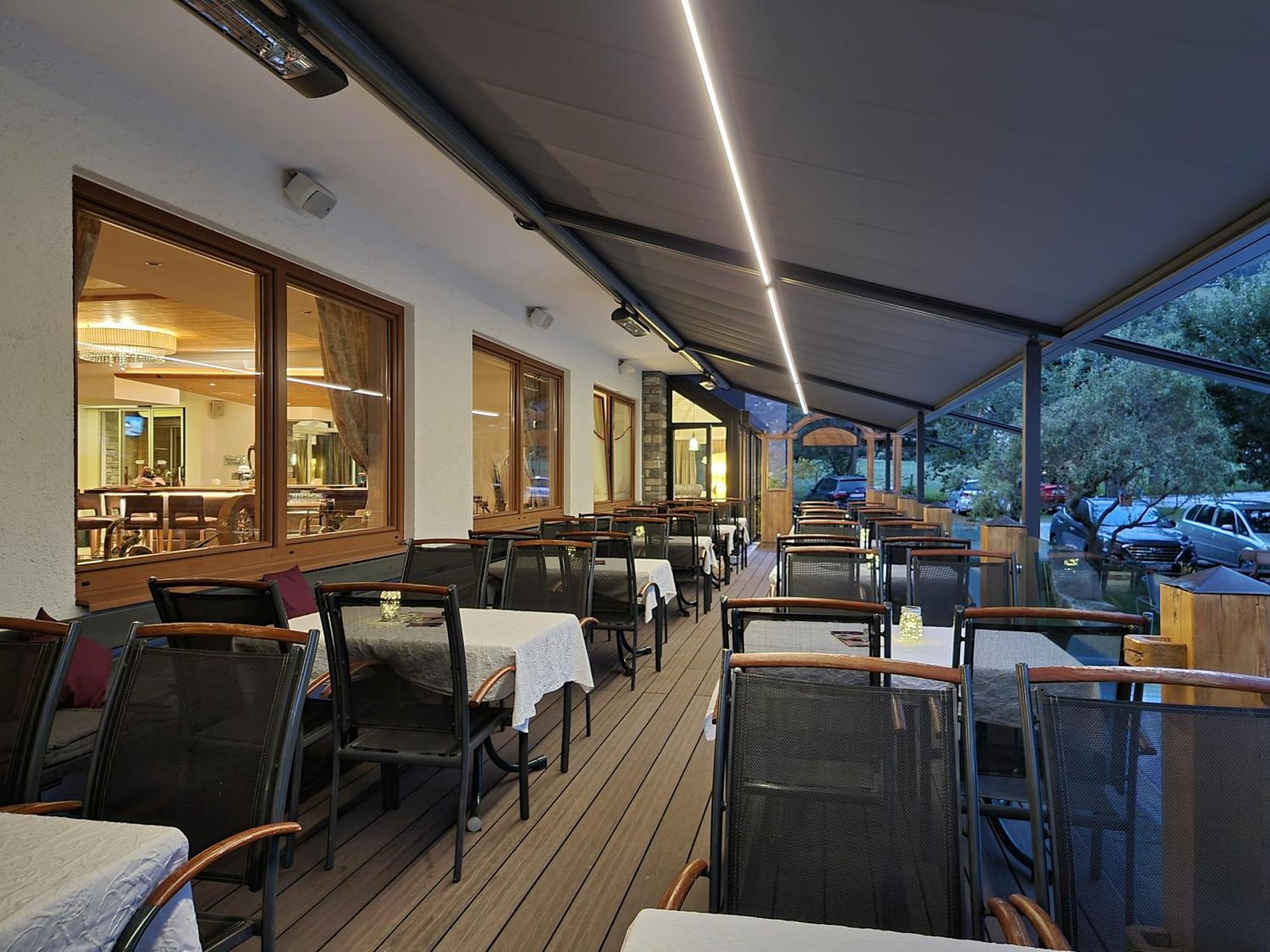Hotel Alpina เราริส ภายนอก รูปภาพ