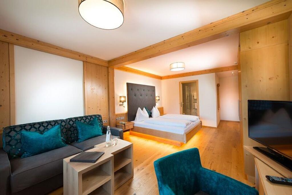 Hotel Alpina เราริส ภายนอก รูปภาพ
