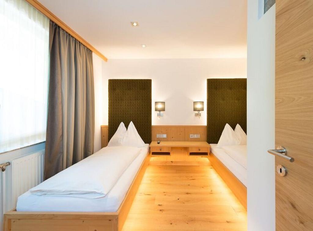 Hotel Alpina เราริส ภายนอก รูปภาพ